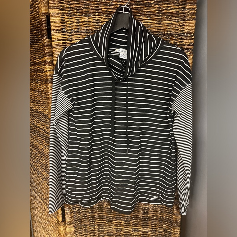 Liz‎ Claiborne- Weekend pullover, Black/White, Size: Small, Pre-Owned